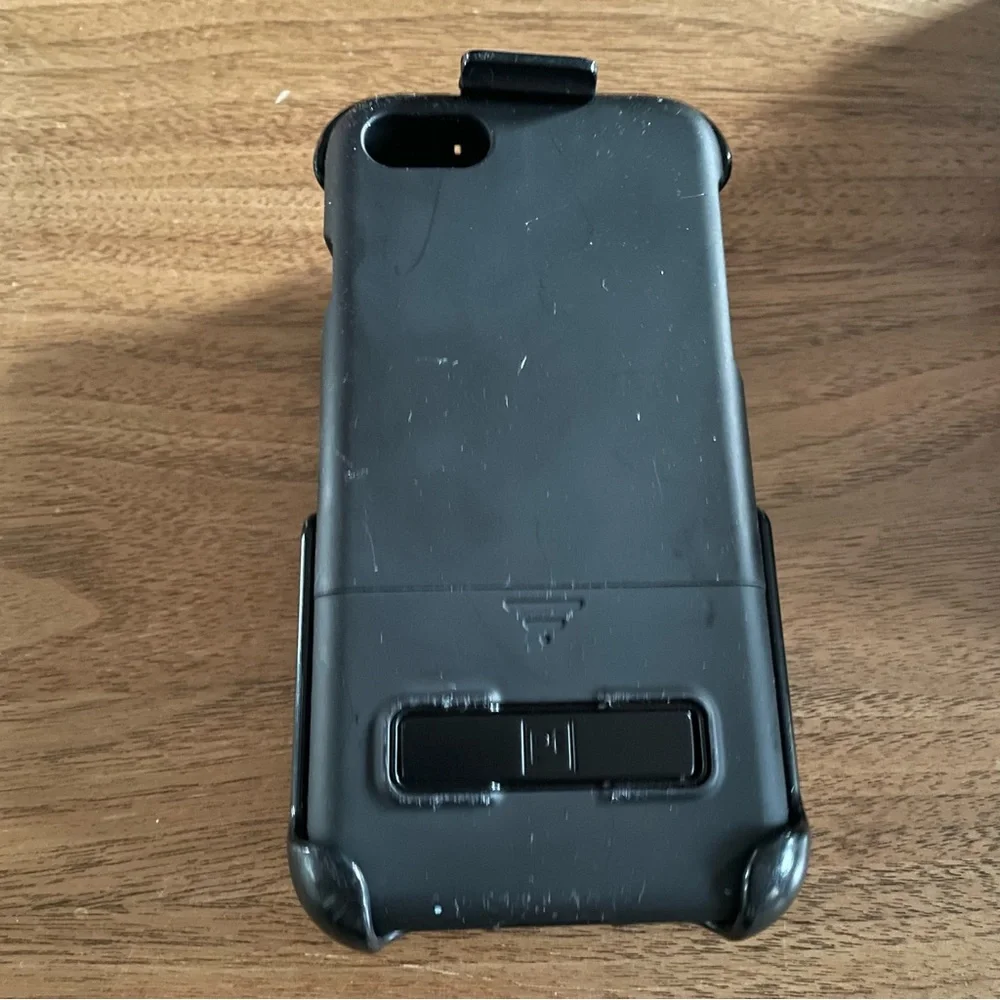 Platinum iPhone 7 protective case with holster